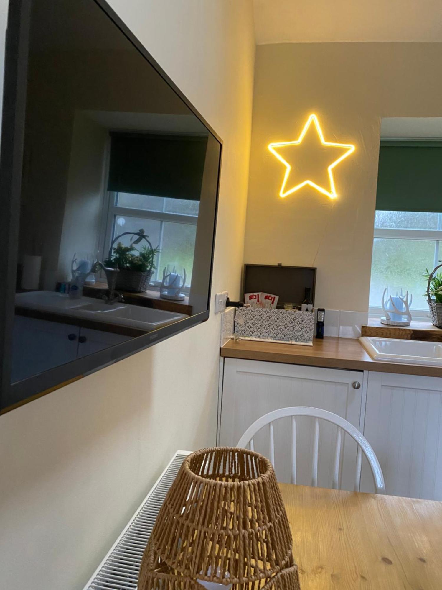 Unique Stay On An Alpaca Therapy Farm With Miniature Donkeys North Wales Mold Exterior foto